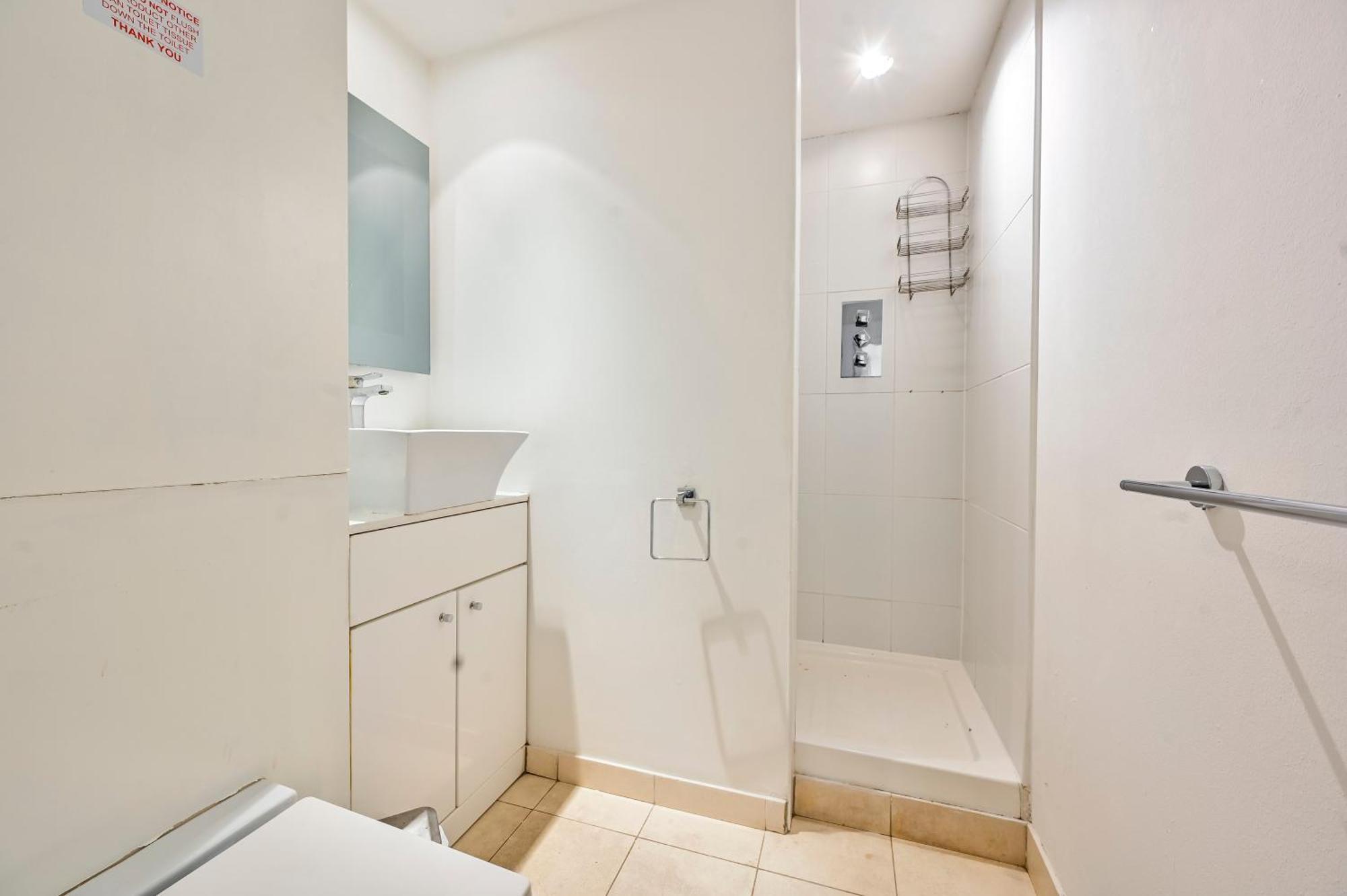 Lovely 2-bed, Sleeps 6, Near Stratford Station & Abba Voyage, Apartament *
