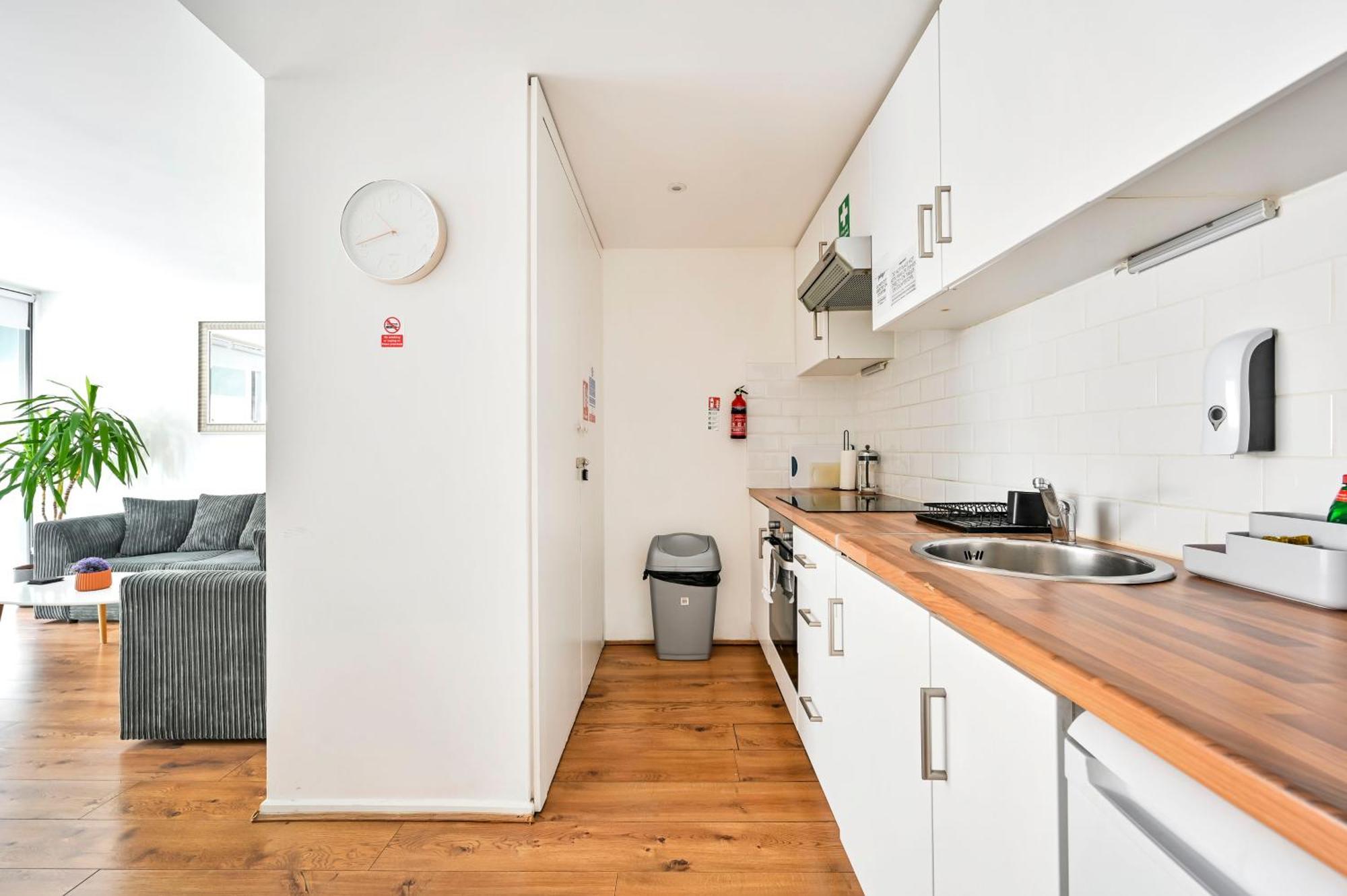 Lovely 2-bed, Sleeps 6, Near Stratford Station & Abba Voyage, Apartament *