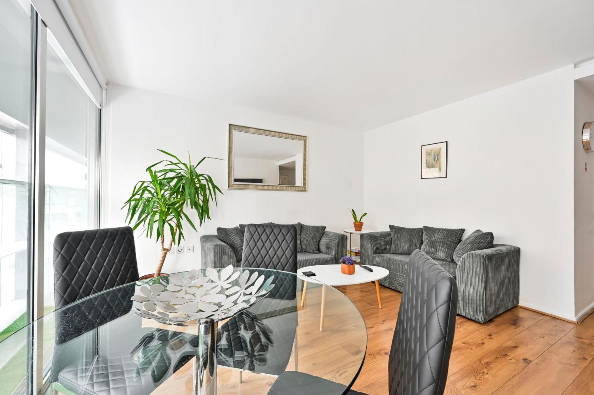 Lovely 2-bed, Sleeps 6, Near Stratford Station & Abba Voyage, * Londra