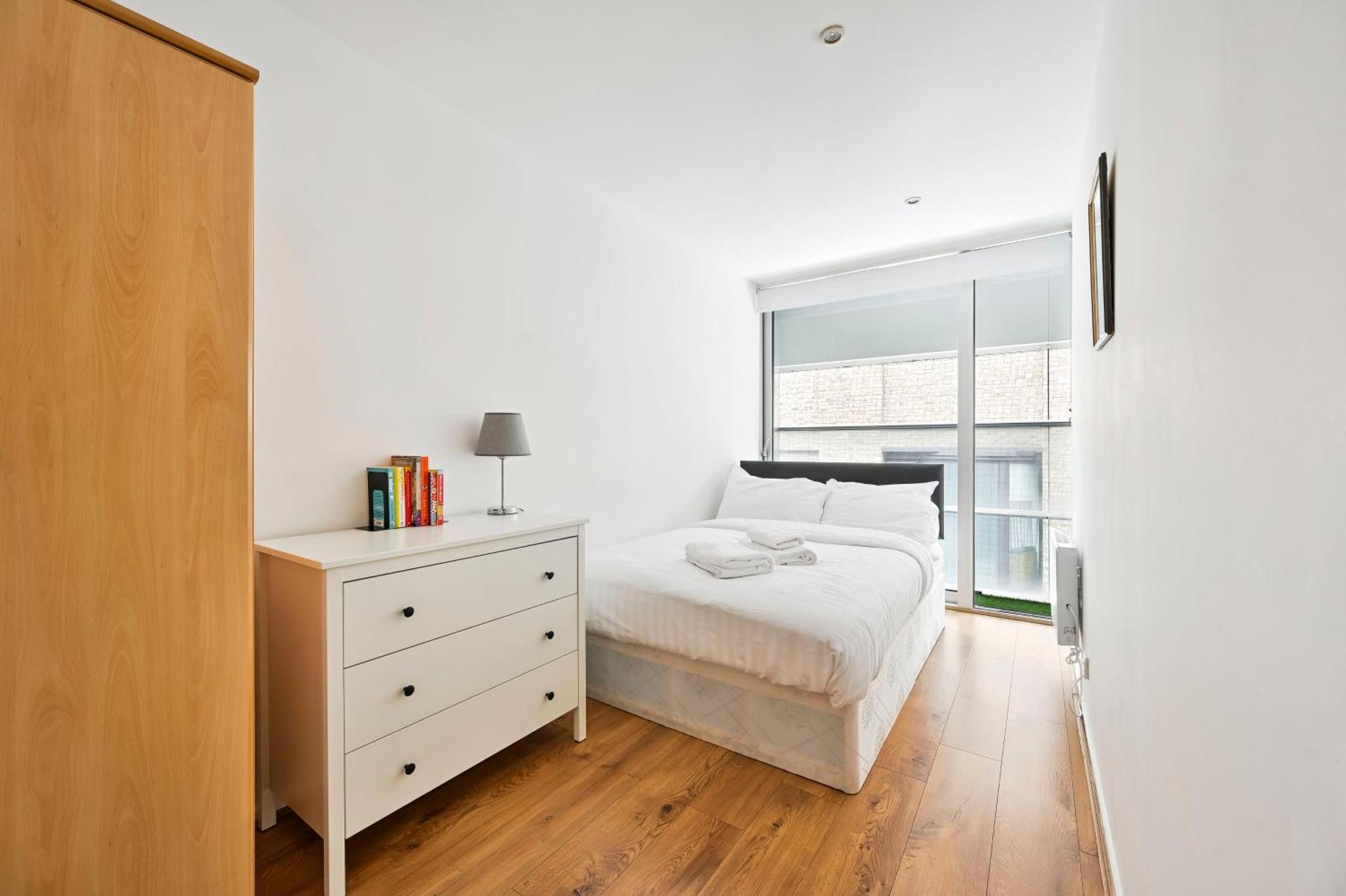 Lovely 2-bed, Sleeps 6, Near Stratford Station & Abba Voyage, Apartament *