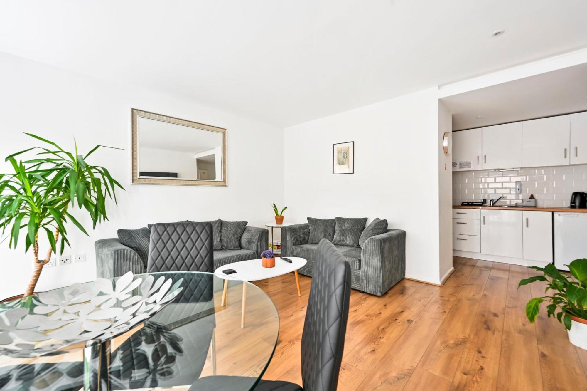 Apartament Lovely 2-bed, Sleeps 6, Near Stratford Station & Abba Voyage, *